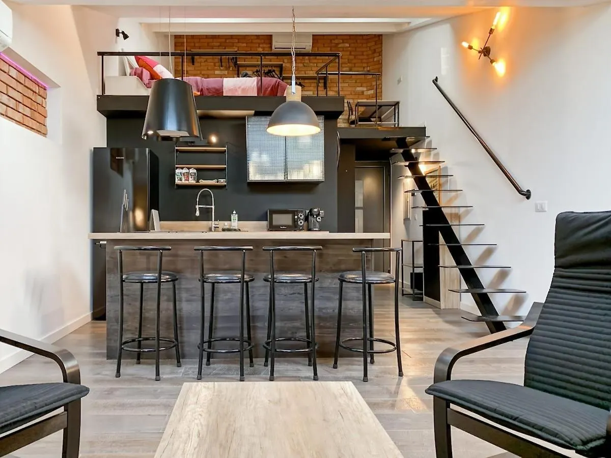 Modern Apartment In The Historic Center Of Frejus