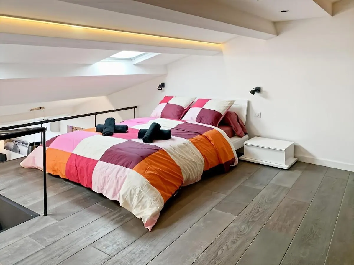 Modern Apartment In The Historic Center Of Frejus
