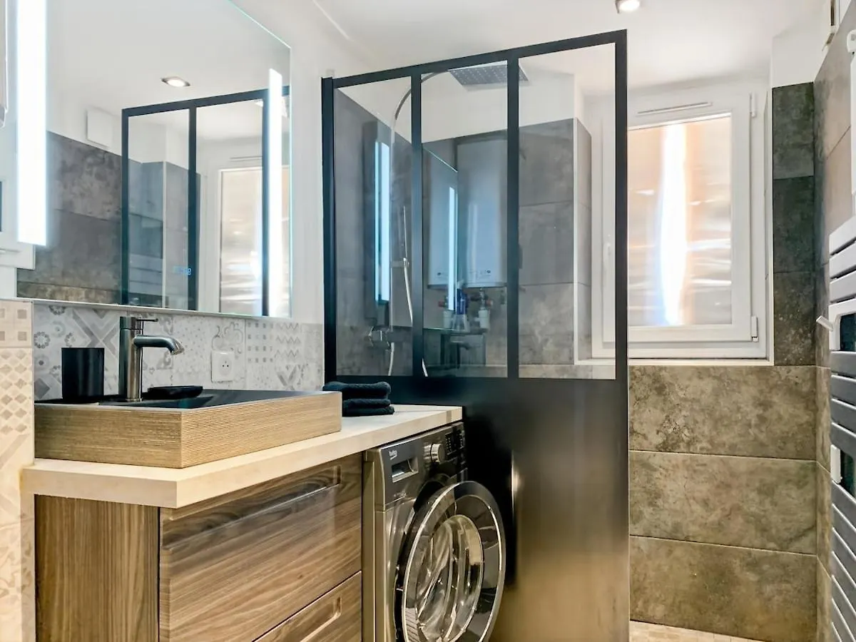 Modern Apartment In The Historic Center Of Frejus