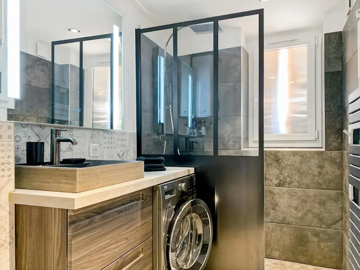 Modern Apartment In The Historic Center Of Frejus